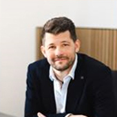 Hier wird man so richtig als Kunde behandelt. Ich bin schon viele Jahre Kunde bei Hr. Mayer. Sowohl im privaten Bereich, oder in meiner Firma kann man mit jedem Wunsch und Problem zu Hr Mayer kommen. Es wird alles sehr sorgfältig und prompt erledigt. Egal in welchem Bereich, es gibt immer eine Lösung. Top Leistung!